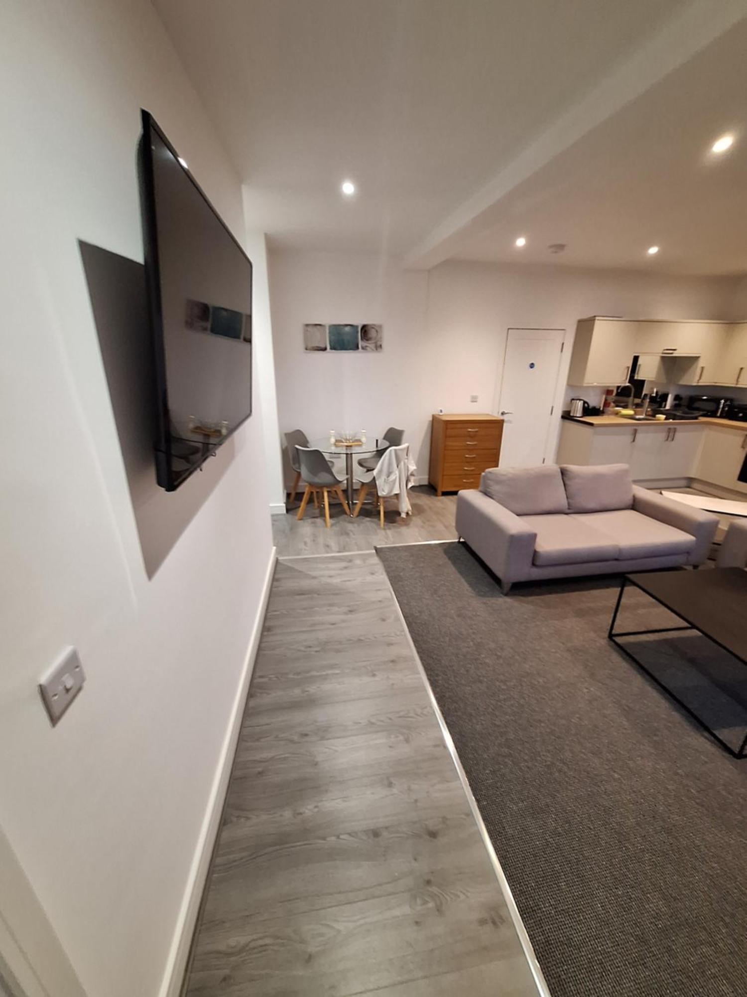 Centre Of The Town Apartment Whitchurch  Exterior foto