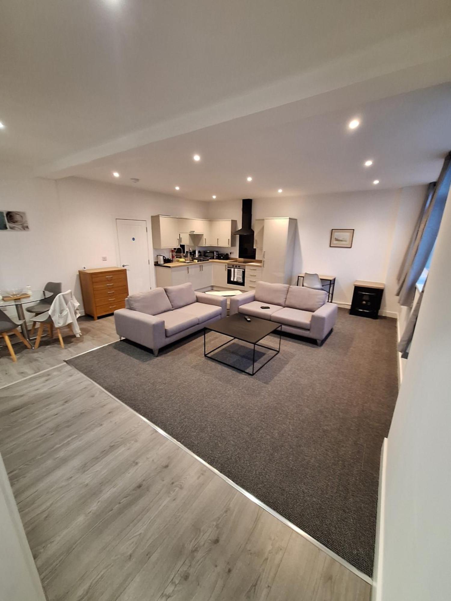 Centre Of The Town Apartment Whitchurch  Exterior foto
